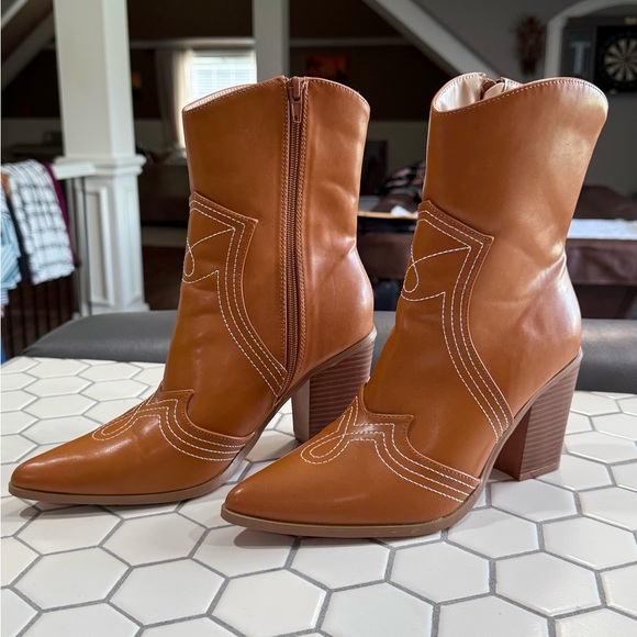 Lulu’s Gladley Tan Pointed-Toe Mid-Calf Western Boots - Picture 2 of 6